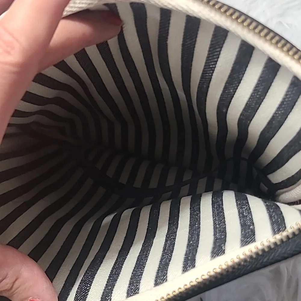 BAG-ALL  TABLE CASE 11